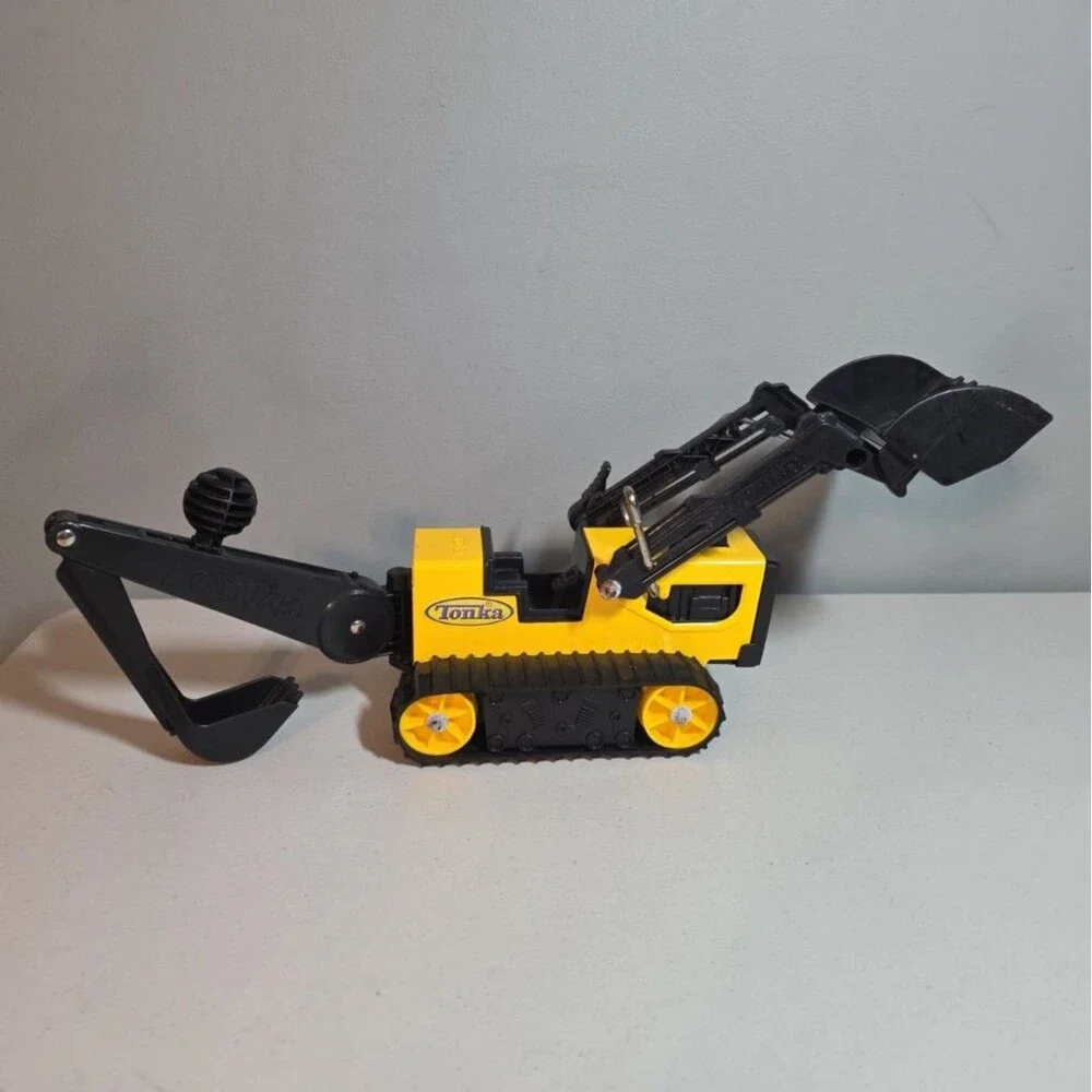 Tonka Front End Loader and Backhoe 17